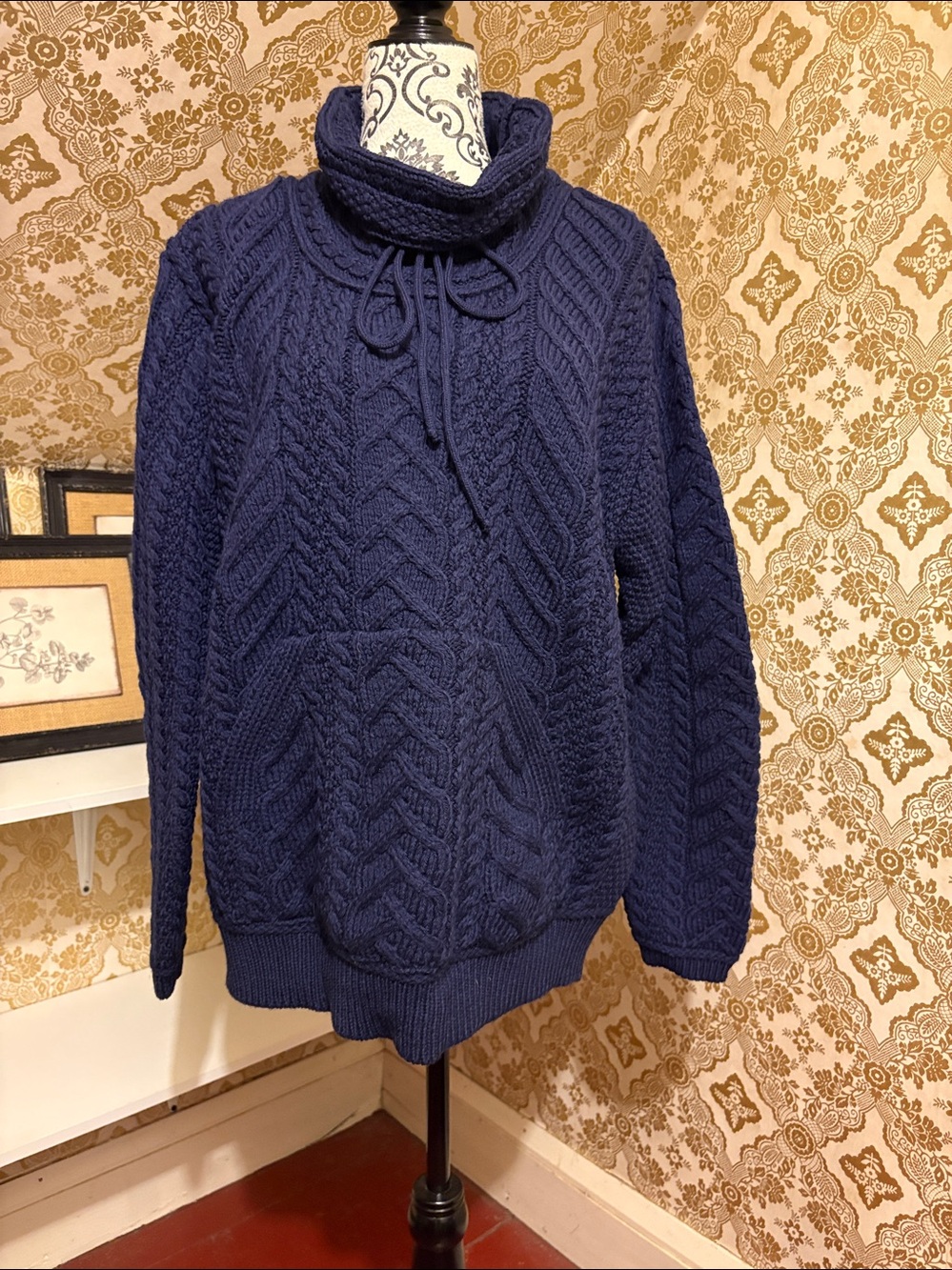 Vintage Aran Crafts Ireland 100% Merino Wool Navy Cable Knit Sweater